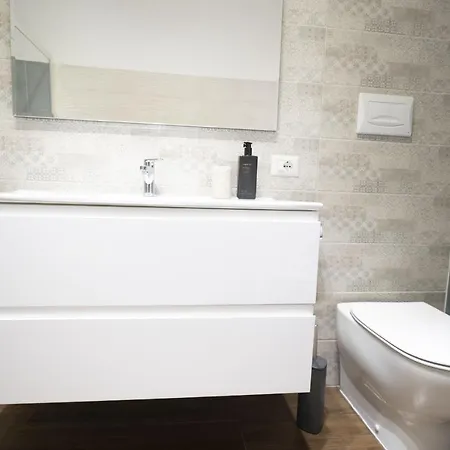 Lovely Design With Balcony Apartment Rome
