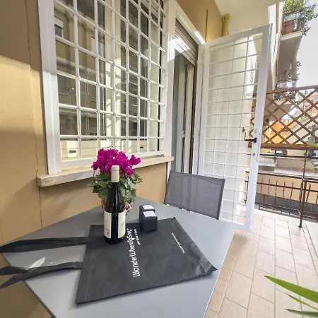 Lovely Design With Balcony Apartman
