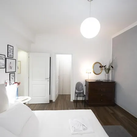 Lovely Design With Balcony Apartment Rome